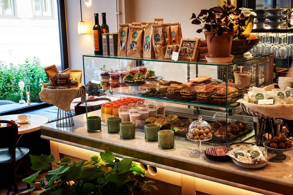 Villa Dagmar 斯德哥尔摩 餐厅 照片 A display of coffee and pastries at a café in Stockholm, Sweden