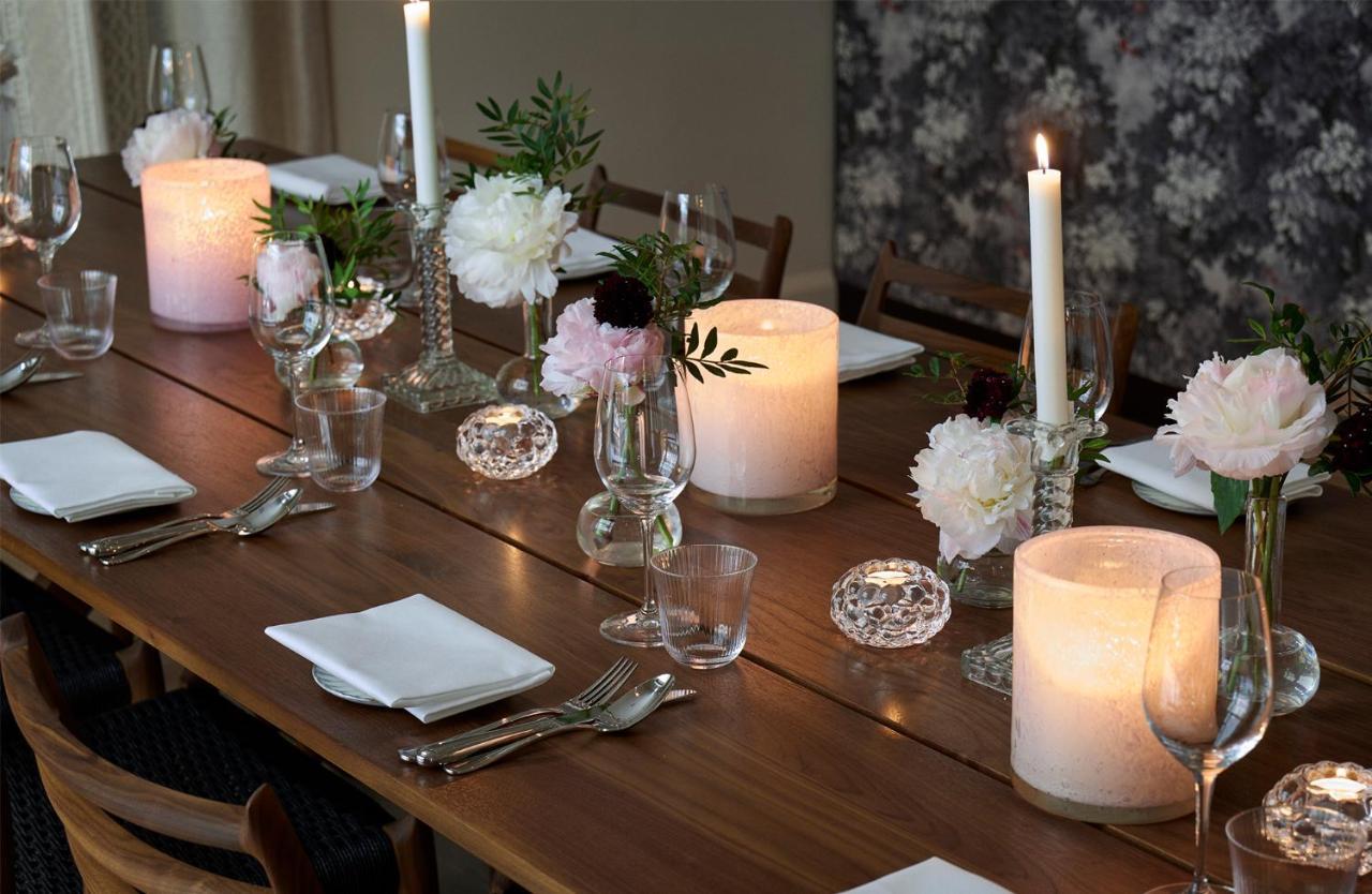 Villa Dagmar 斯德哥尔摩 外观 照片 A table set for a dinner party