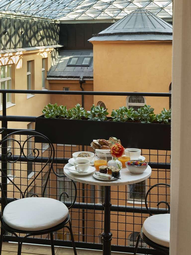 Villa Dagmar 斯德哥尔摩 客房 照片 Breakfast on a balcony
