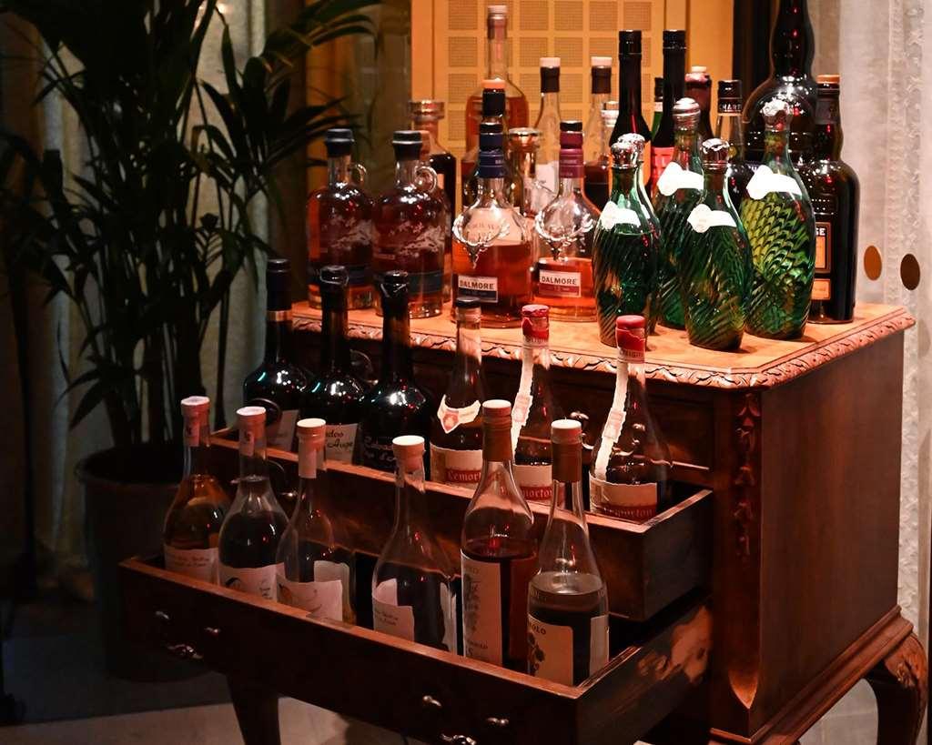 Villa Dagmar 斯德哥尔摩 餐厅 照片 A bar cart